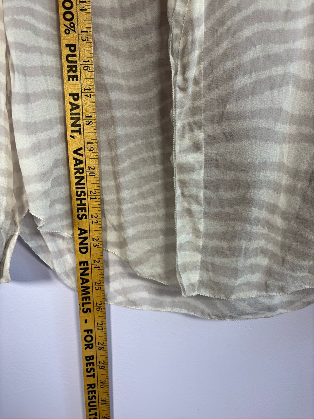 Babaton Aritzia Beige and Cream Zebra-Print Silk Chic V-Neck Blouse Size Small - Picture 8 of 10